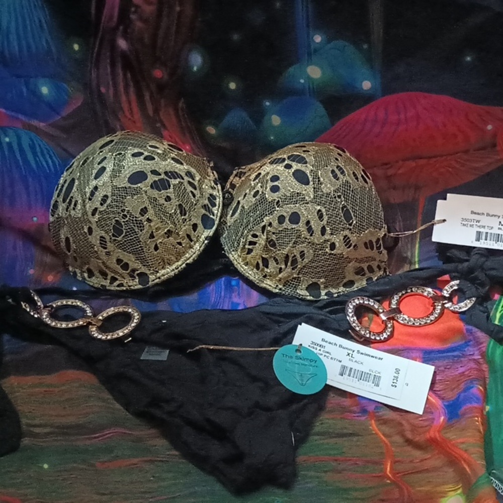 Beach Bunny NWT Xl Kiss A Girl Bottom Only